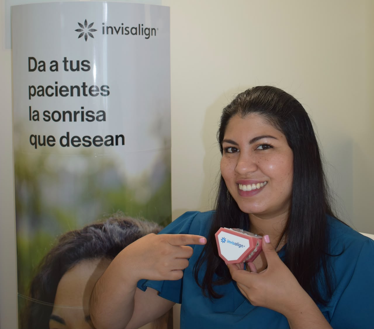 Dra. Karla Berrios, doctora certificada Invisalign